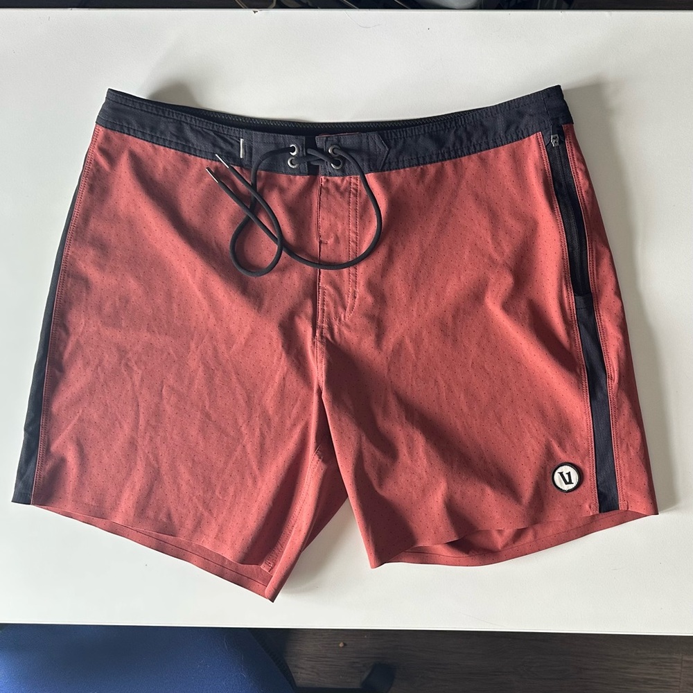 Vuori Peak BoardShorts Men’s size 33 Red Micro Dot V374 beach surf Swim Trunks